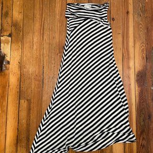 Monteau Black and White Maxi Skirt. XS